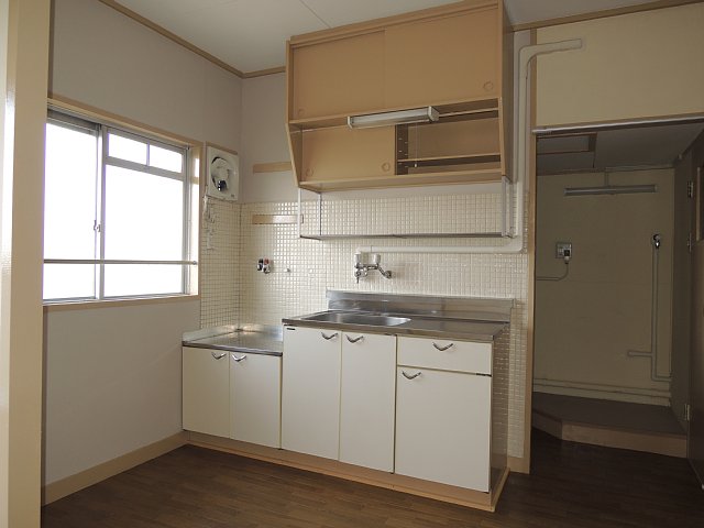 Kitchen. Is the kitchen hot water supply function with. 