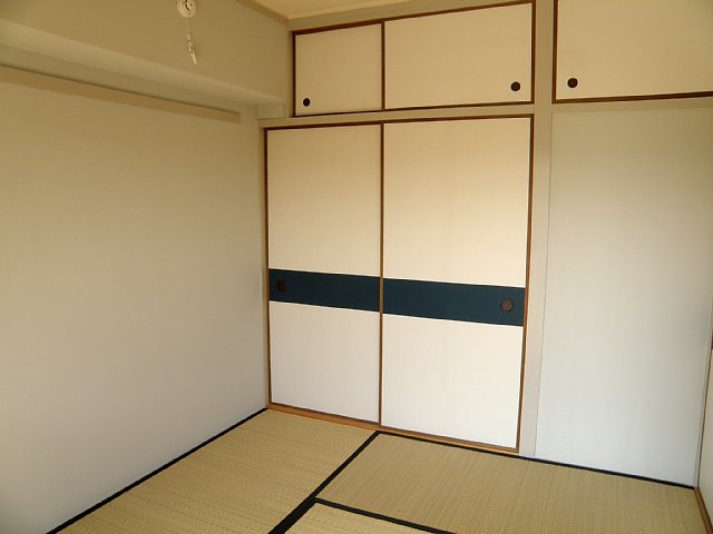 Living and room. The kitchen is next to the Japanese-style room.