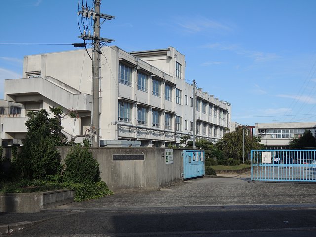 Junior high school. Sakaishiritsu Niwashirodai 581m up to junior high school (junior high school)