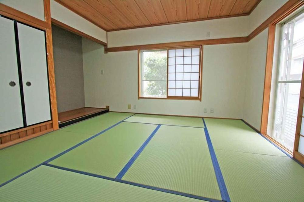 Non-living room. Also it has a tatami of Omotegae Japanese-style room