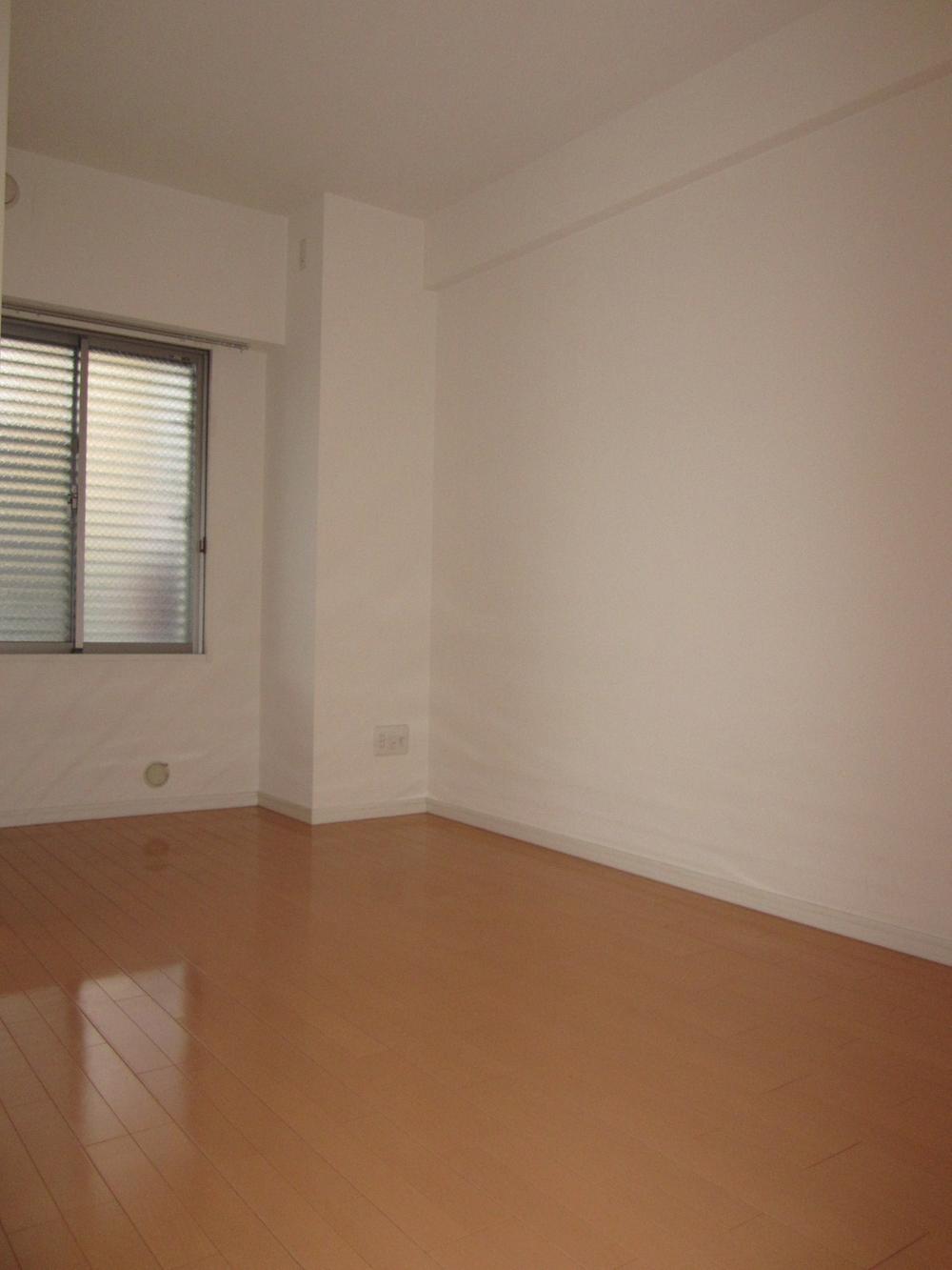 Non-living room. Indoor (12 May 2013) Shooting