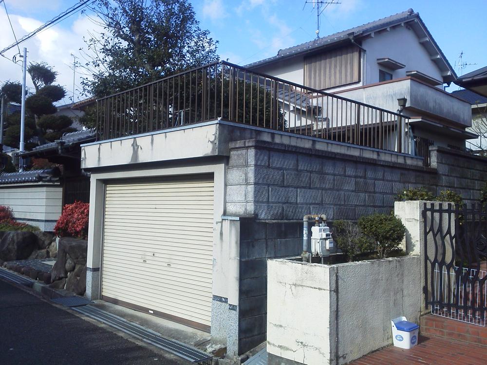 Local appearance photo. Is it is safe If you have a car because the shutter with garage ☆ 
