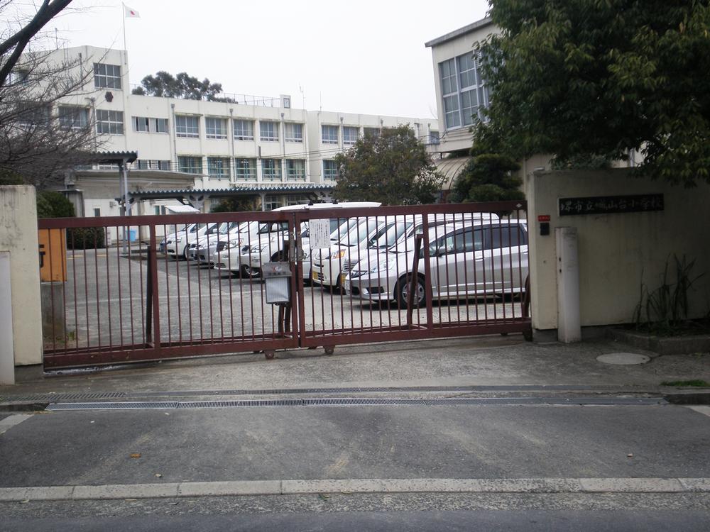 Primary school. Until Sakaishiritsu Shiroyamadai elementary school is 547m Shiroyamadai elementary school ☆