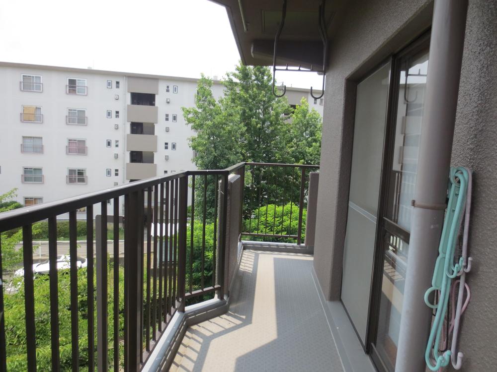 Balcony. Since the three-sided balcony is a day preeminent ☆