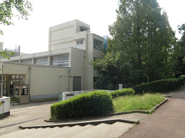Primary school. Sakaishiritsu Makizukadai up to elementary school (elementary school) 294m