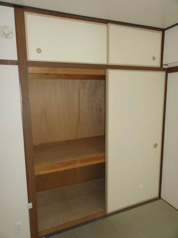 Receipt. Japanese-style storage (closet)