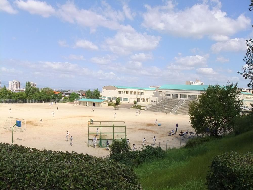 Primary school. Sakaishiritsu Harumi until elementary school 1290m
