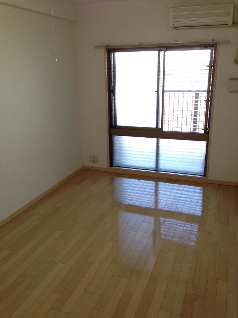 Non-living room. Indoor (11 May 2013) Shooting