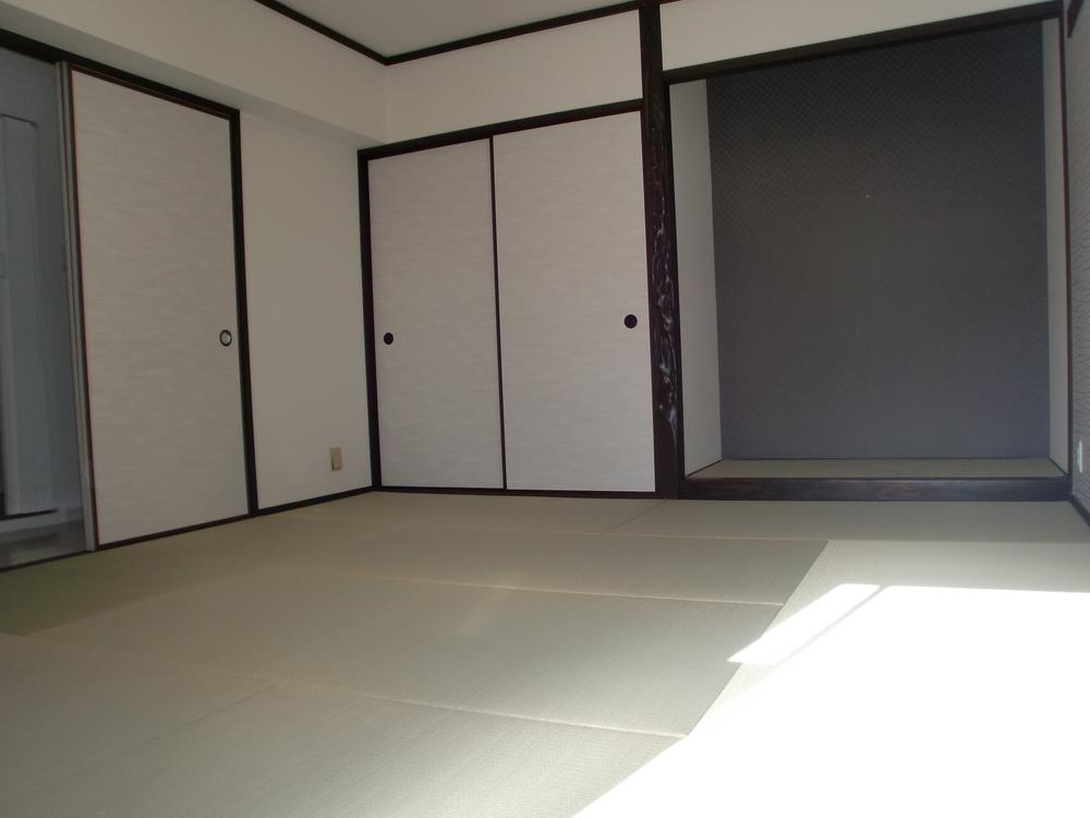 Non-living room. There is also space Japanese-style room of relaxation