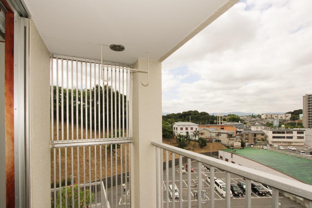 View photos from the dwelling unit. It is also a doctor feeling the view from the veranda.