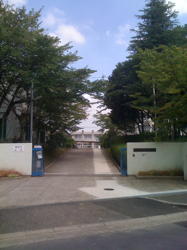 Primary school. Miikedai 800m up to elementary school