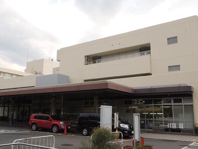 Hospital. 700m to Osaka Prefectural insurance Medical Center (hospital)