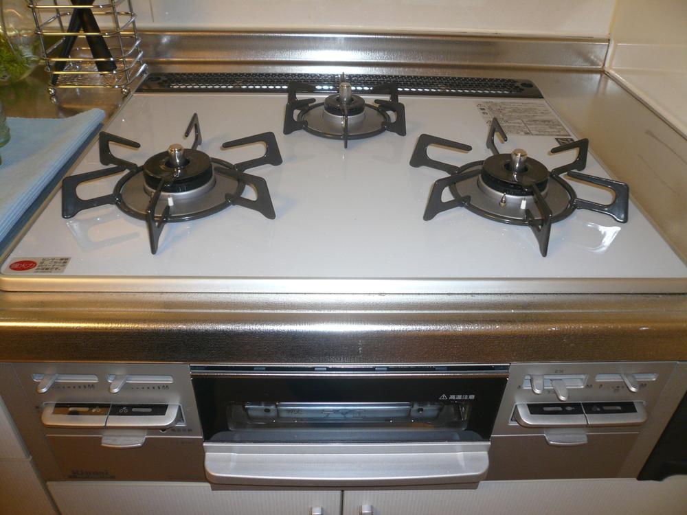 Kitchen. Care is a simple stove