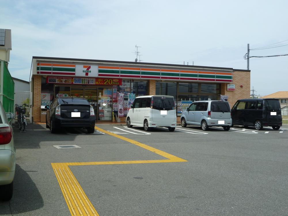 Convenience store. Seven-Eleven 700m until Sakai Wadahigashi shop