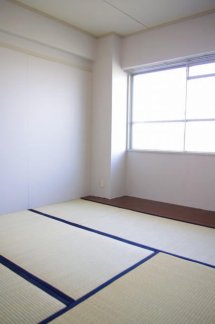 Other room space. It is a Japanese-style room north.