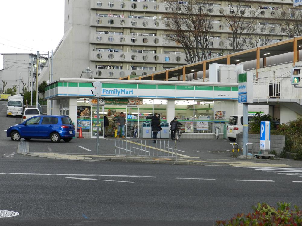 Convenience store. 500m to FamilyMart