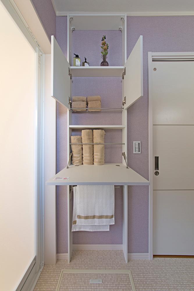 Receipt. Variable storage, which features in the bathroom. How the towels take pull out by the amount necessary to use when bathing. Bath salts, etc. also can be stored, As a temporary storage space for clothes for a change of clothes if defeat the door of the entire.