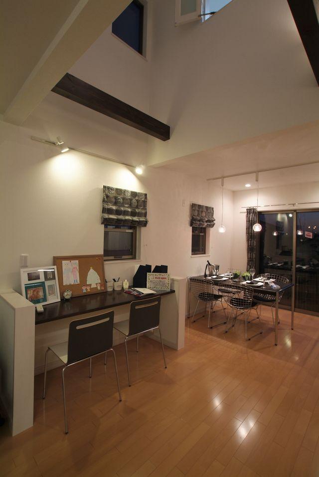 Living.  [Construction Case] Atrium plan that directed the brightness and size can not be wrong free plan