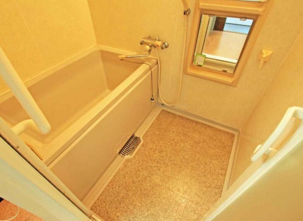 Bathroom. Loose also bathroom