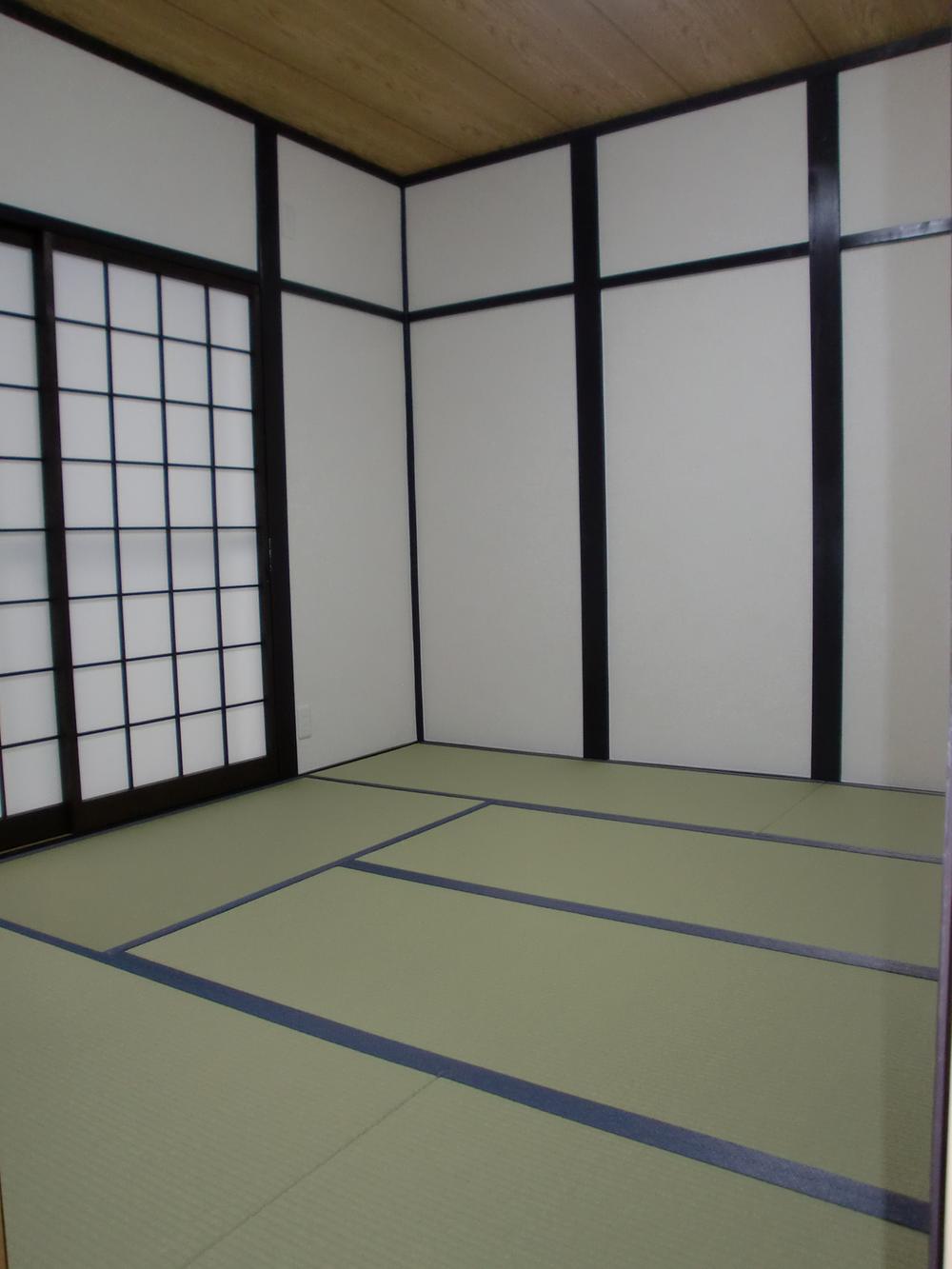Non-living room. It is good there is also a Japanese-style room! 