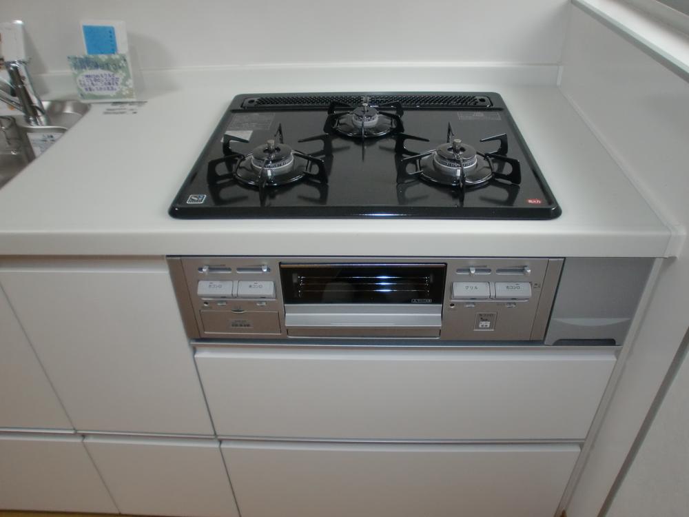 Kitchen. Convenient is a 3-burner stove