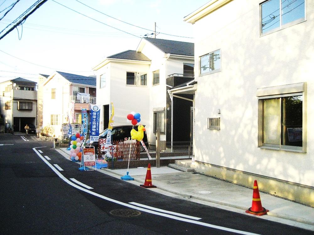 Local photos, including front road. Building 3 ~ 4 is a Building.