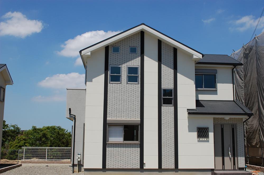 Rendering (appearance). The outer wall to ALC concrete board, It stuck stylish tile