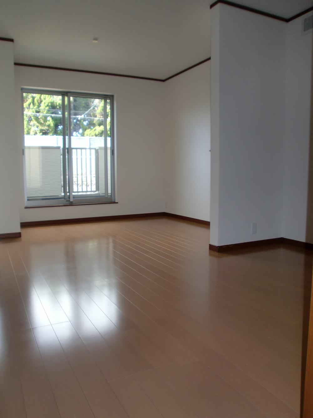 Living. You can relax comfortably in a spacious space.