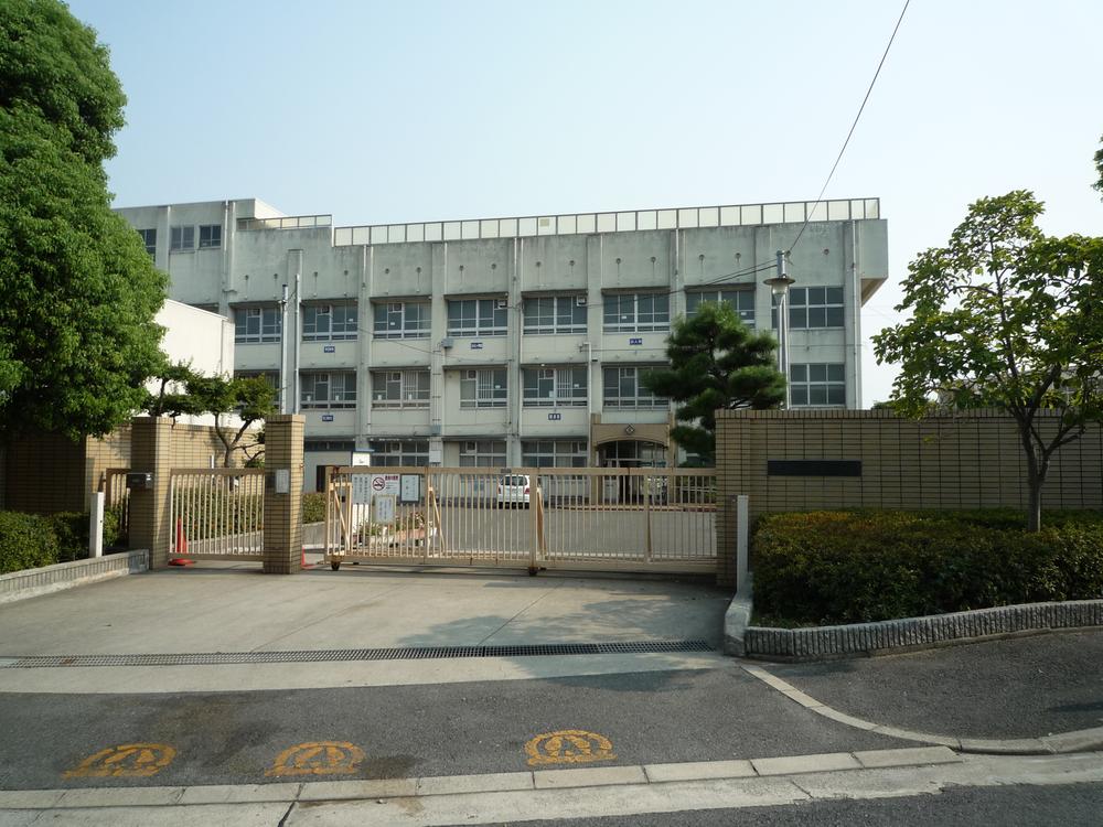 Primary school. Sakaishiritsu deep to Nishi Elementary School 950m