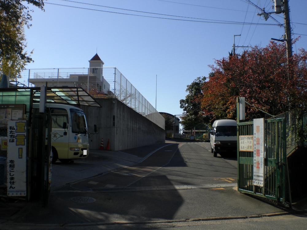 kindergarten ・ Nursery. 400m to the actual garden nursery of pine