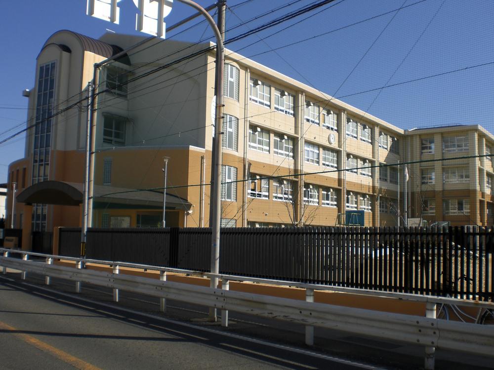 Primary school. Sakaishiritsu Kuze to elementary school 450m