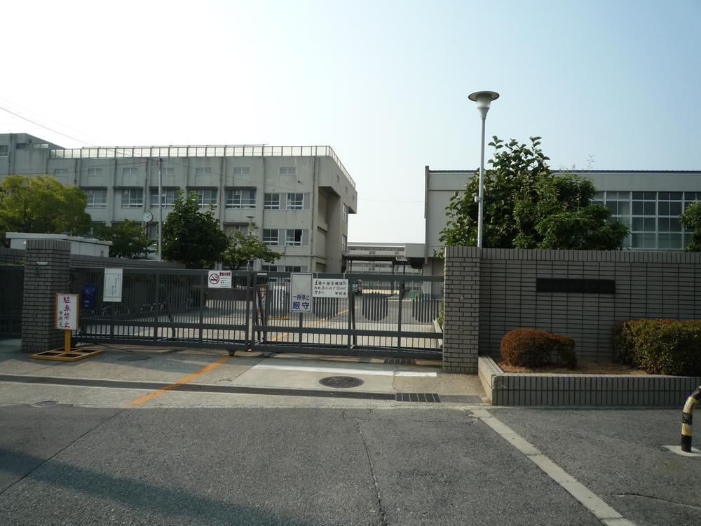 Junior high school. Sakaishiritsu deep 1500m to the center junior high school
