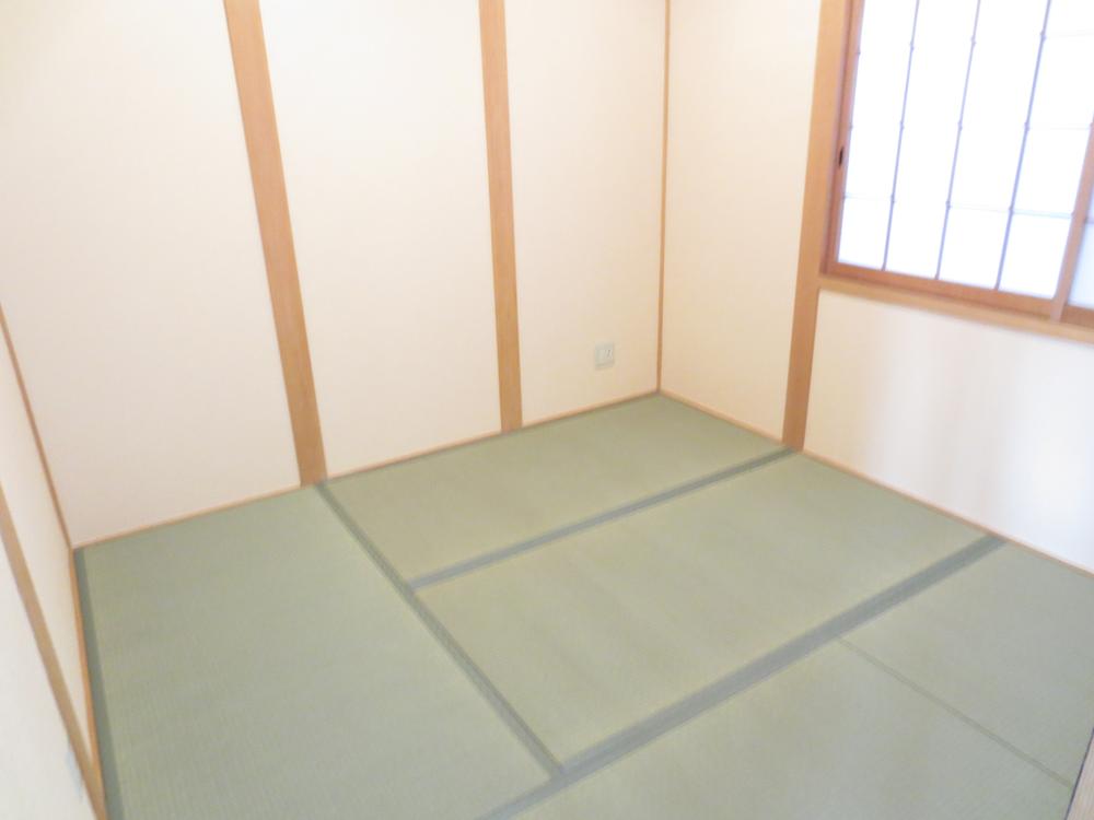 Non-living room. It is a new article of tatami