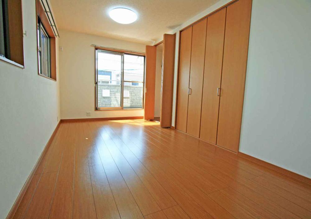 Non-living room. Storage is plenty of property.  Immediate preview in all rooms renovation already ・ Move is possible. 