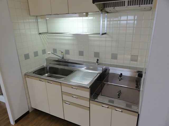 Kitchen. Kitchen (two-burner gas stove installation Allowed)