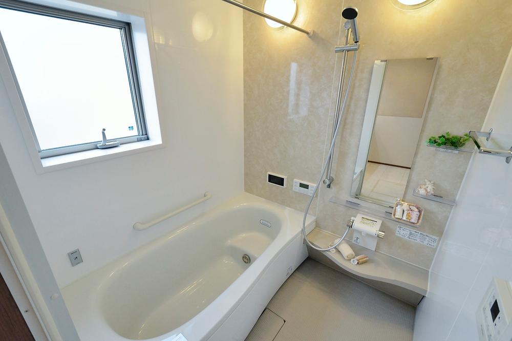 Bathroom. Bathroom bathroom heating dryer and bathroom TV is standard equipment. If tired spacious bathtub, Likely blown off also tired of the day. (Local model house)