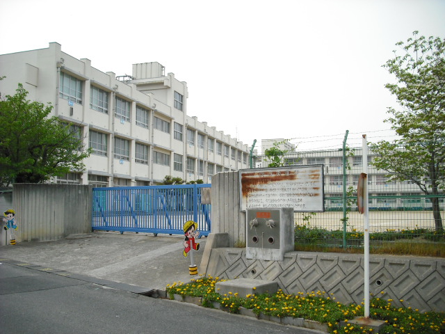 Primary school. 1109m until the Sakai Municipal Hatta Zhuang elementary school (elementary school)