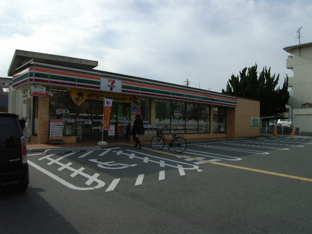 Convenience store. Seven-Eleven 306m until Sakai Fukaisawa Machiten (convenience store)