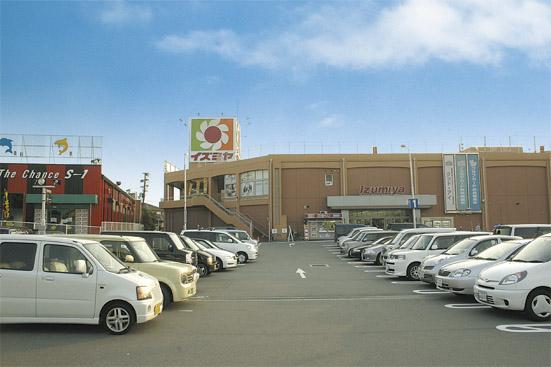 Supermarket. 1000m grocery to Izumiya Senboku shop, of course, Align well as clothing and consumer electronics