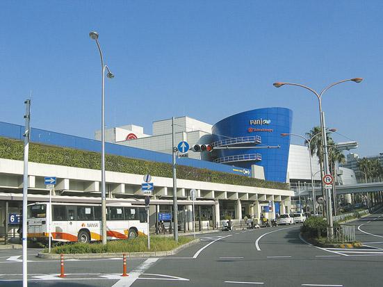 Shopping centre. Izumigaoka because they contain, such as 3200m Takashimaya and specialty shops to Panjo, Convenient shopping