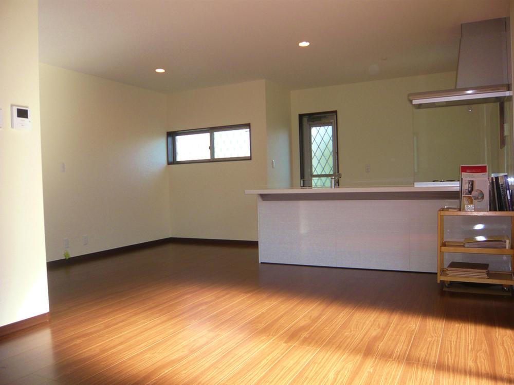 Living. Gather family smile. Spacious living room of 18 tatami equipped with a floor heating
