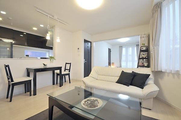 Same specifications photos (living). Because it is taken widely for more than 15 mats a living, I think whether time of family reunion is fun moments.