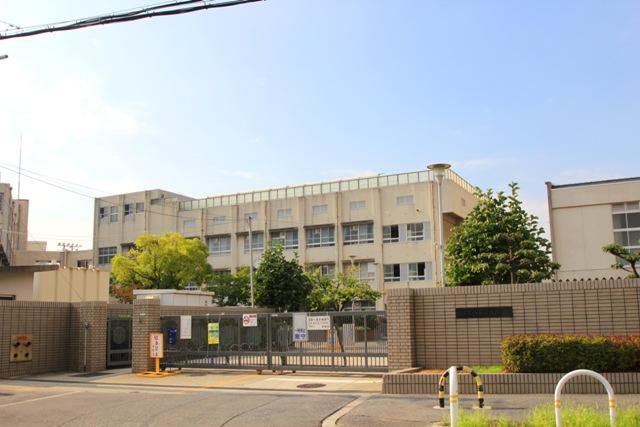 Junior high school. Sakaishiritsu deep 899m to Central Junior High School