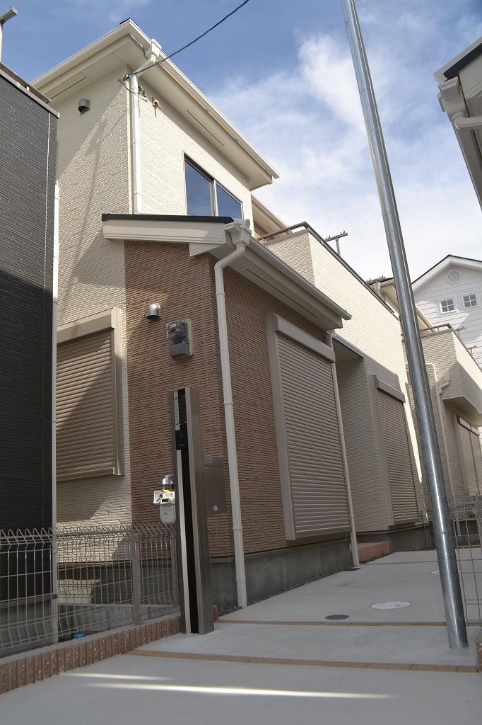 Local appearance photo. 5 Building