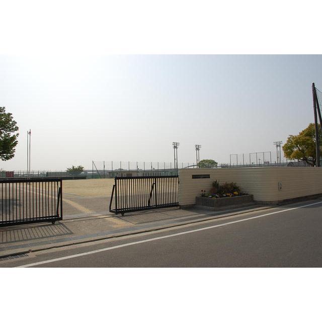 Junior high school. 960m to Hirai junior high school