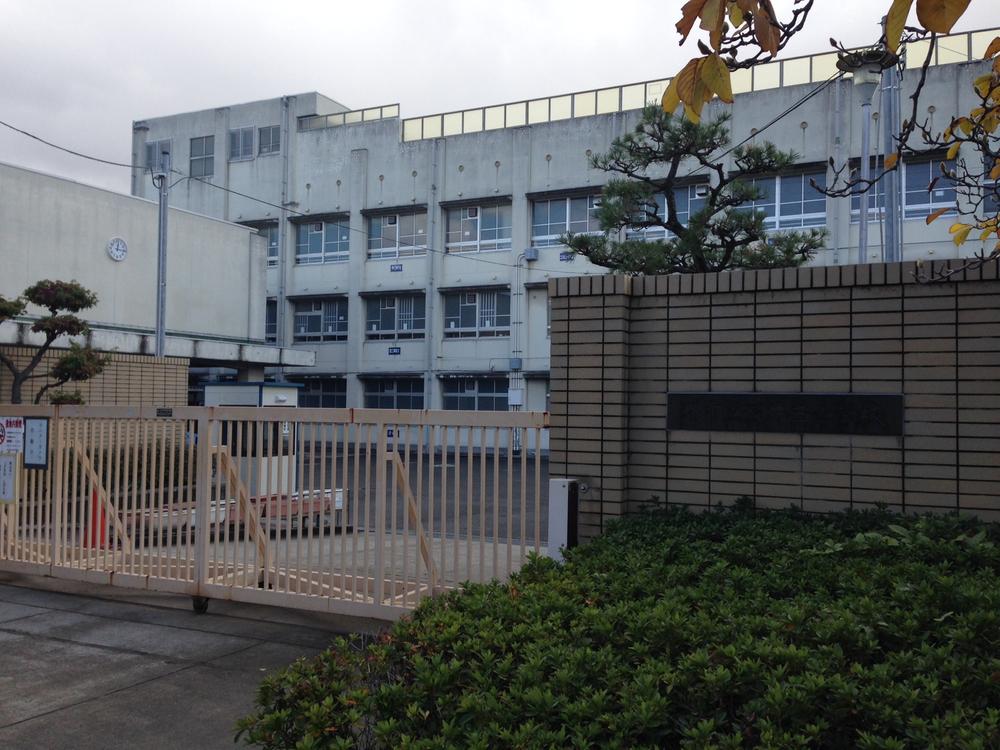 Primary school. Deep until Nishi Elementary School 240m