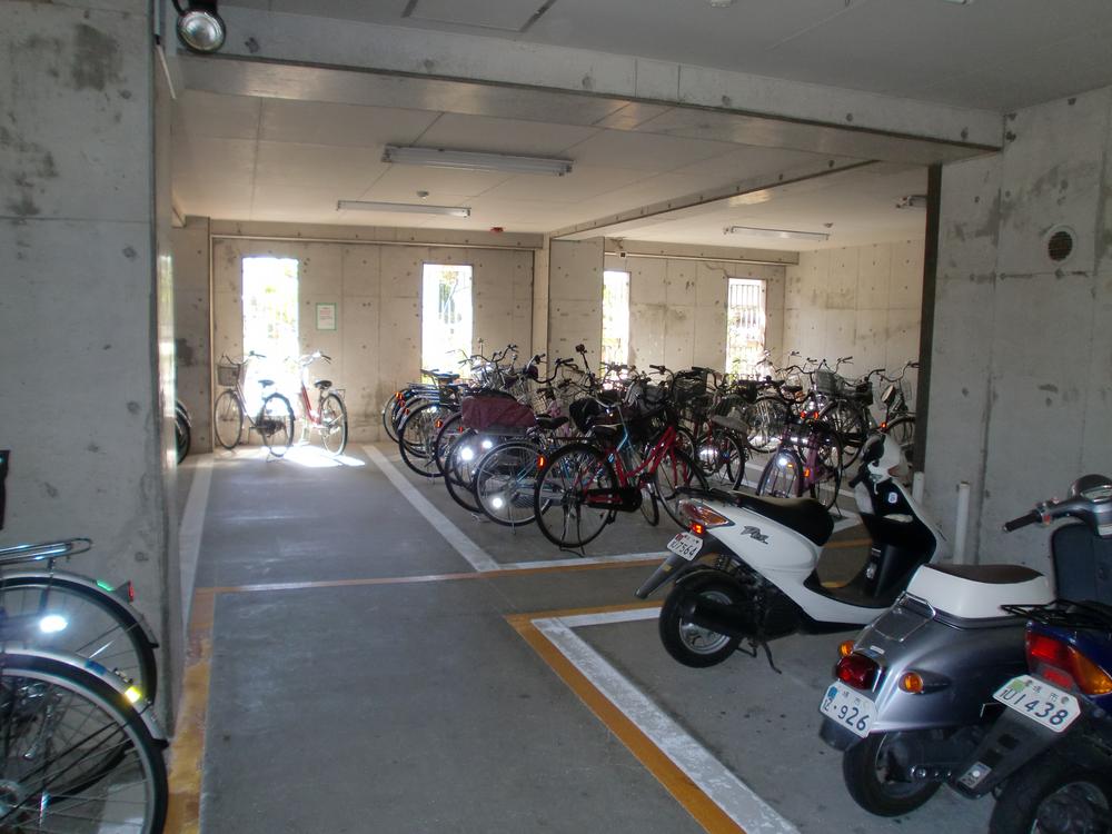 Parking lot. It should not be in that Nante there is no storage place because the bicycle parking space is wide