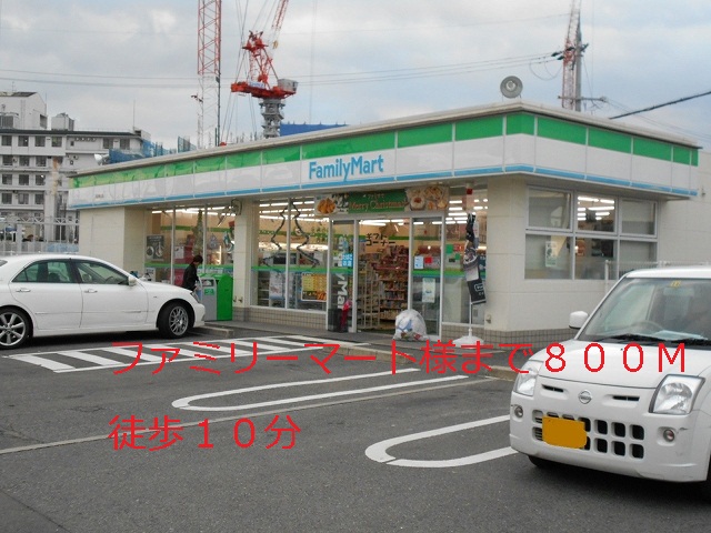 Convenience store. 800m to Family Mart (convenience store)