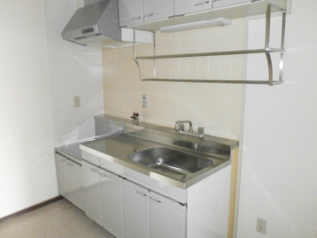 Kitchen. Sink ・ Cupboard had made hanging