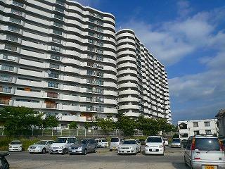 Local appearance photo. There is a big park under the apartment